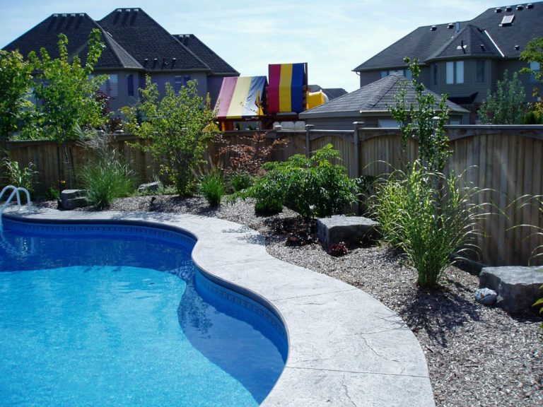 Poolsurround Plantings